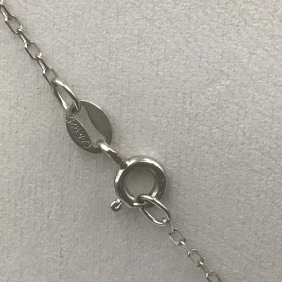 Vintage Sterling Silver Necklace with green stones in an Elegant Leaf Design - Picture 6 of 7